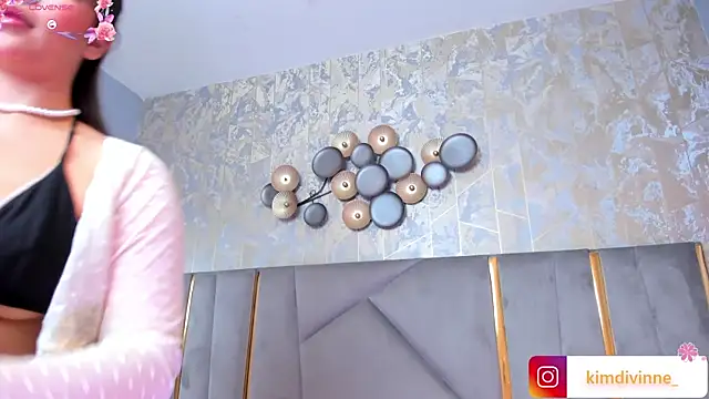 Snapshot of KimDevinne chatting on February 2025 02:37:01 AM KimDevinne online show from February 2025 02:37:01 AM