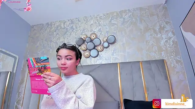 Snapshot of KimDevinne chatting on February 2025 02:23:02 AM KimDevinne online show from February 2025 02:23:02 AM