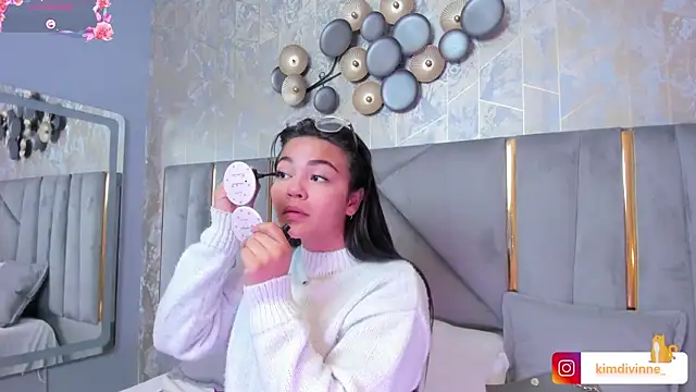 Snapshot of KimDevinne chatting on March 2025 02:46:01 AM KimDevinne online show from March 2025 02:46:01 AM