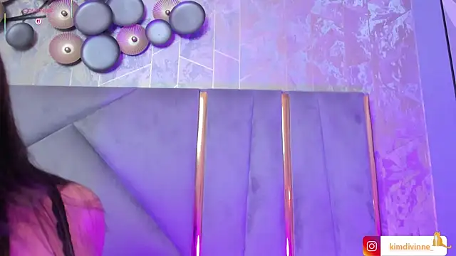 Snapshot of KimDevinne chatting on September 2025 03:08:01 AM KimDevinne online show from September 2025 03:08:01 AM