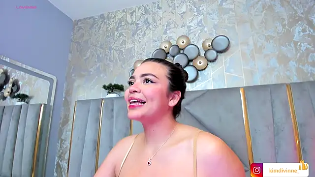 Snapshot of KimDevinne chatting on September 2025 02:37:02 AM KimDevinne online show from September 2025 02:37:02 AM