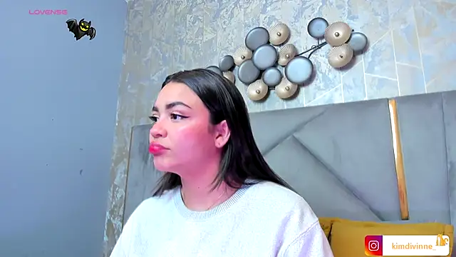 Snapshot of KimDevinne chatting on November 2025 02:44:01 AM KimDevinne online show from November 2025 02:44:01 AM