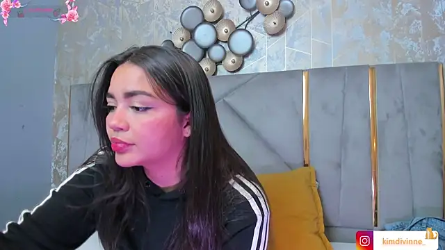 KimDevinne online show from November 2025 01:48:01 AM