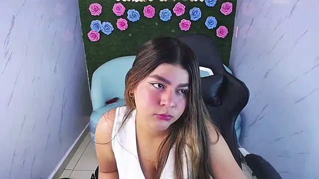 Snapshot of emmalee_01a chatting on February 2025 10:52:01 AM emmalee 01a online show from February 2025 10:52:01 AM