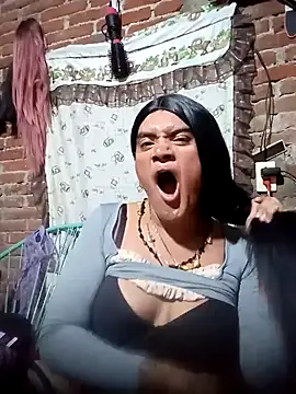 yovana13 online show from September 2025 12:43:02 PM