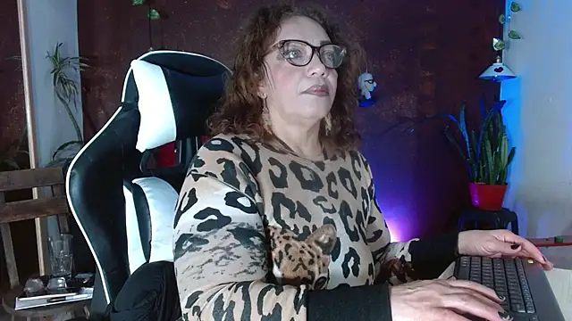 Snapshot of PervertedMature chatting on November 2025 03:42:02 AM PervertedMature online show from November 2025 03:42:02 AM