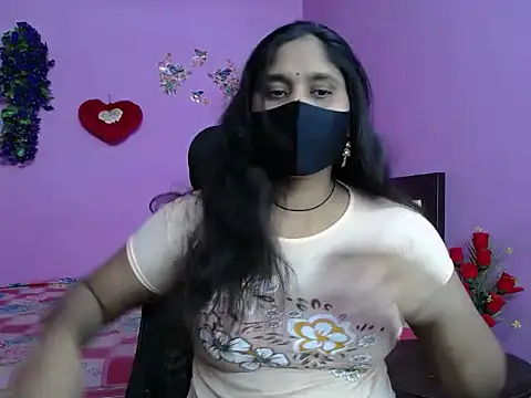 Snapshot of Hot_Maleka chatting on May 2026 04:33:01 PM Hot Maleka online show from May 2026 04:33:01 PM