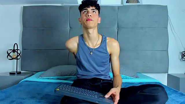 NeoRaptis online show from February 2025 08:10:01 PM