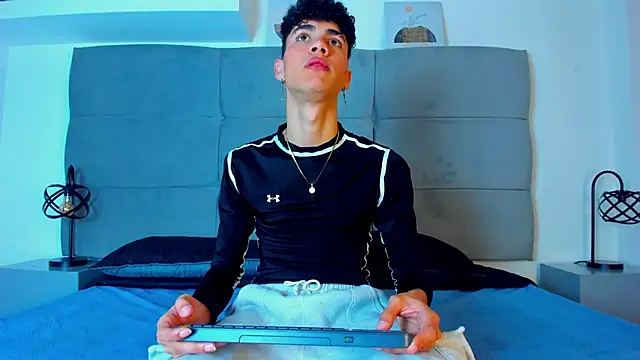 NeoRaptis online show from February 2025 08:25:01 PM