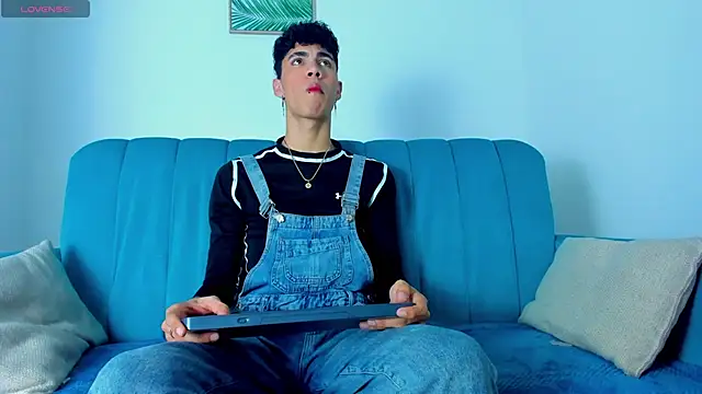 NeoRaptis online show from February 2025 08:18:01 PM