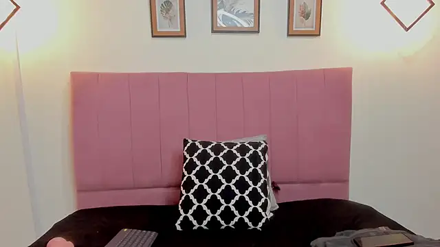 Snapshot of KRYSTENMOON chatting on March 2025 11:27:02 AM KRYSTENMOON online show from March 2025 11:27:02 AM