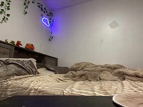 Kittyymaze1 online show from September 2025 12:09:01 PM