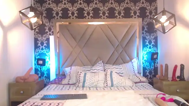 ToriJackes online show from October 2025 02:08:01 PM