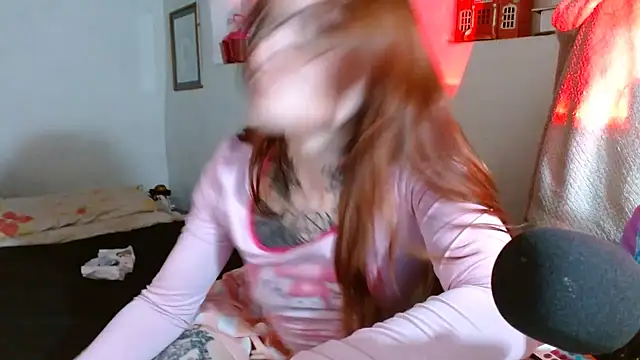 kittenlizz online show from December 2025 04:37:02 PM