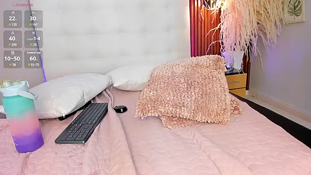 aashley jones online show from December 2024 08:00:02 AM