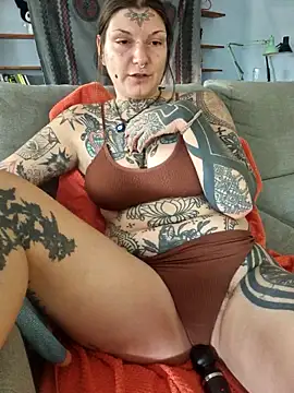 lizzardqueeen online show from October 2025 04:50:01 PM