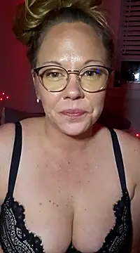Snapshot of MissyLovexxx chatting on December 2024 03:33:02 AM MissyLovexxx online show from December 2024 03:33:02 AM