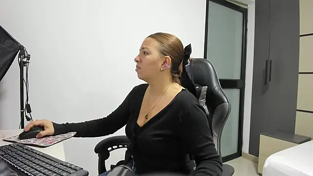 alma fenix online show from September 2025 12:20:01 PM