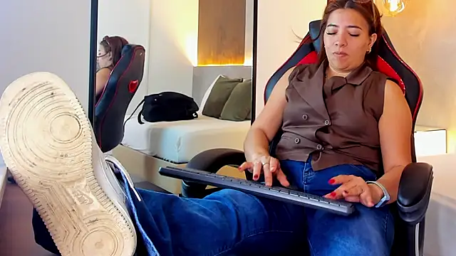 alma fenix online show from November 2025 12:26:01 PM