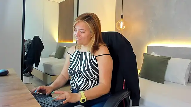 alma fenix online show from December 2025 12:53:02 PM