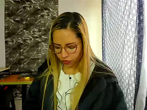 Snapshot of MISSLAUR4 chatting on January 2025 04:54:01 PM MISSLAUR4 online show from January 2025 04:54:01 PM