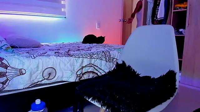 aldrinwhite online show from December 2025 04:23:02 PM