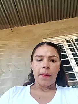 Snapshot of Mommy-Hot chatting on February 2025 01:44:01 PM Mommy-Hot online show from February 2025 01:44:01 PM