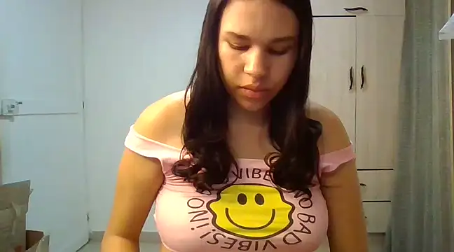 Snapshot of Indirasex_44 chatting on February 2025 04:21:01 AM Indirasex 44 online show from February 2025 04:21:01 AM