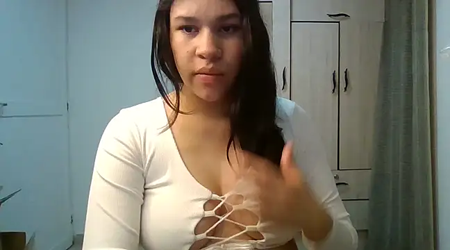 Snapshot of Indirasex_44 chatting on February 2025 04:57:02 AM Indirasex 44 online show from February 2025 04:57:02 AM