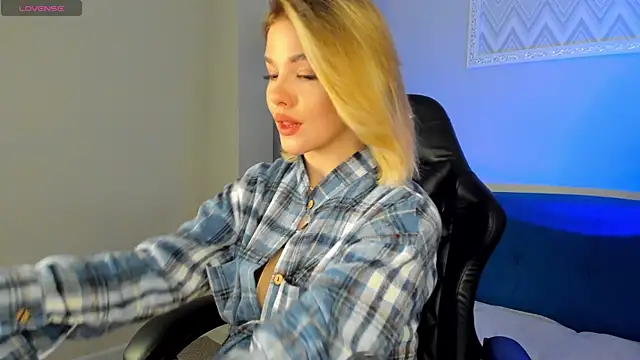 Anna Robinson online show from March 2025 08:21:02 AM