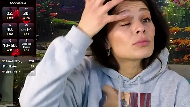 Snapshot of MadameDeFeu chatting on December 2024 12:22:02 PM MadameDeFeu online show from December 2024 12:22:02 PM