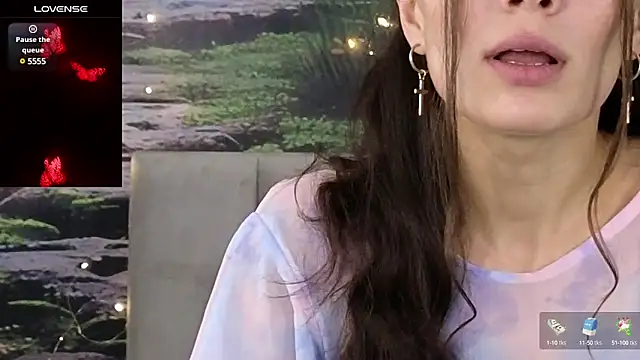 Snapshot of MadameDeFeu chatting on December 2024 09:02:01 AM MadameDeFeu online show from December 2024 09:02:01 AM