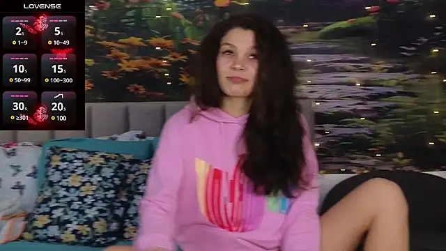 Snapshot of MadameDeFeu chatting on December 2024 09:49:01 AM MadameDeFeu online show from December 2024 09:49:01 AM