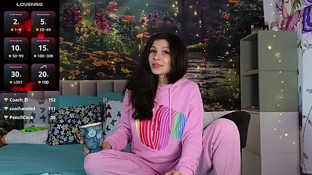 Snapshot of MadameDeFeu chatting on December 2024 11:28:02 AM MadameDeFeu online show from December 2024 11:28:02 AM