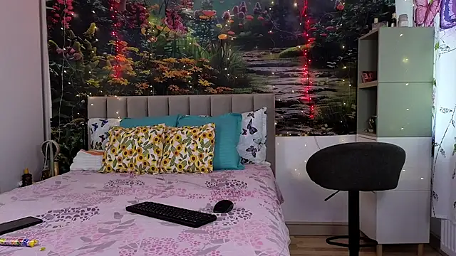 Snapshot of MadameDeFeu chatting on January 2025 07:20:02 AM MadameDeFeu online show from January 2025 07:20:02 AM