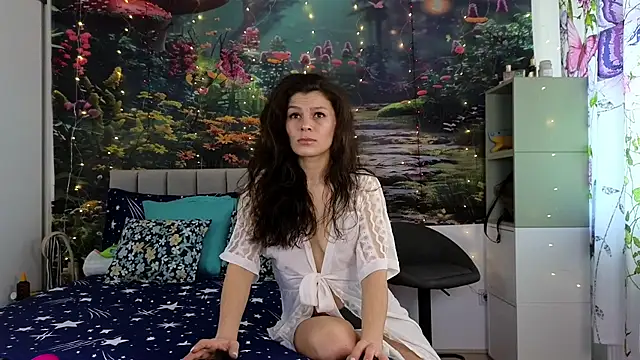 Snapshot of MadameDeFeu chatting on January 2025 08:34:02 AM MadameDeFeu online show from January 2025 08:34:02 AM