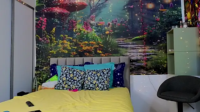 Snapshot of MadameDeFeu chatting on January 2025 07:59:01 AM MadameDeFeu online show from January 2025 07:59:01 AM