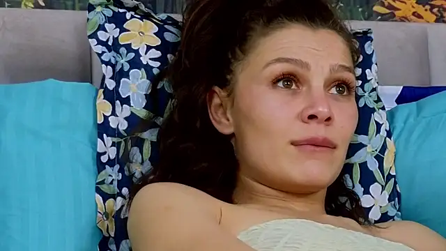 Snapshot of MadameDeFeu chatting on January 2025 11:00:01 AM MadameDeFeu online show from January 2025 11:00:01 AM