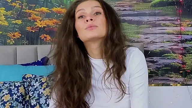 Snapshot of MadameDeFeu chatting on January 2025 08:24:01 AM MadameDeFeu online show from January 2025 08:24:01 AM