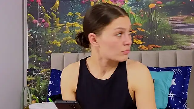 Snapshot of MadameDeFeu chatting on January 2025 12:36:02 PM MadameDeFeu online show from January 2025 12:36:02 PM