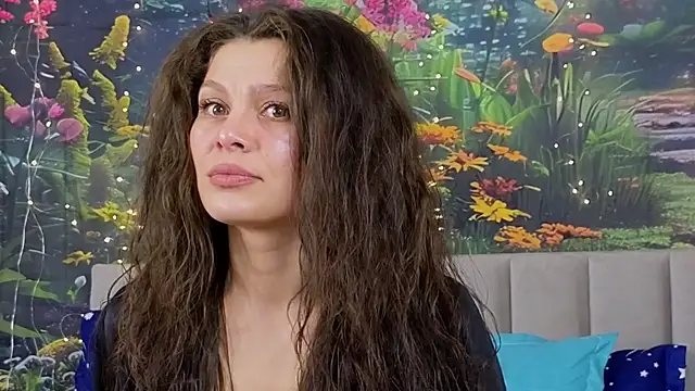 Snapshot of MadameDeFeu chatting on February 2025 09:09:01 AM MadameDeFeu online show from February 2025 09:09:01 AM