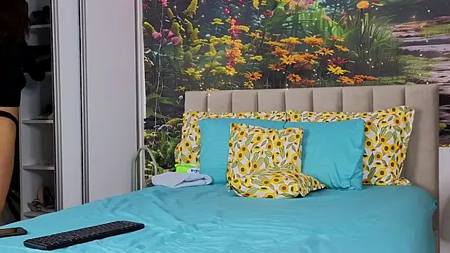 Snapshot of MadameDeFeu chatting on February 2025 08:30:02 AM MadameDeFeu online show from February 2025 08:30:02 AM