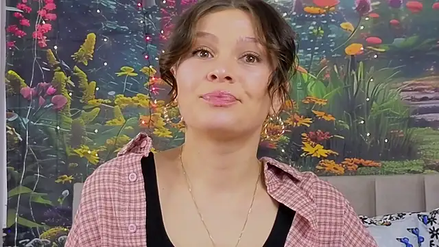 Snapshot of MadameDeFeu chatting on March 2025 08:13:01 AM MadameDeFeu online show from March 2025 08:13:01 AM