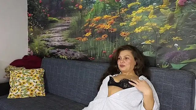 Snapshot of MadameDeFeu chatting on October 2025 10:57:02 AM MadameDeFeu online show from October 2025 10:57:02 AM