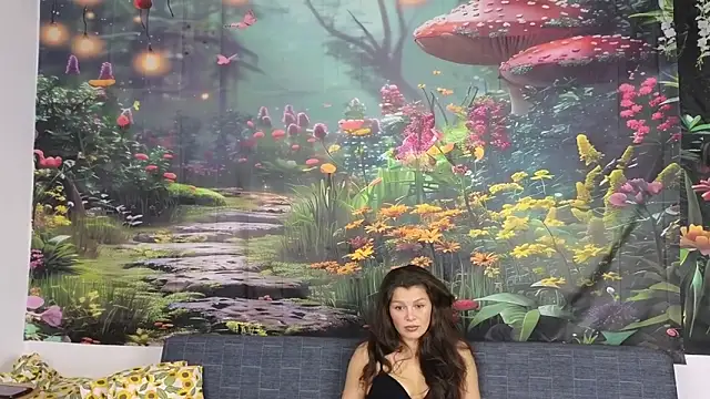 Snapshot of MadameDeFeu chatting on October 2025 11:10:01 AM MadameDeFeu online show from October 2025 11:10:01 AM