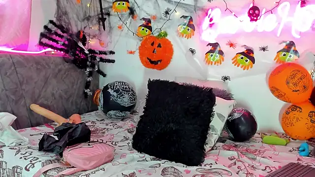 BarbieHotLaura online show from October 2025 06:41:02 PM