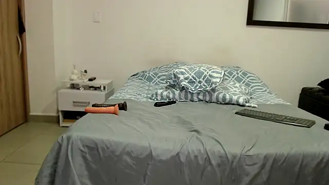 AnnieRoss69 online show from October 2025 09:02:01 PM