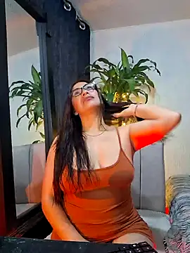 Snapshot of emmily_d chatting on December 2024 11:25:01 PM emmily d online show from December 2024 11:25:01 PM