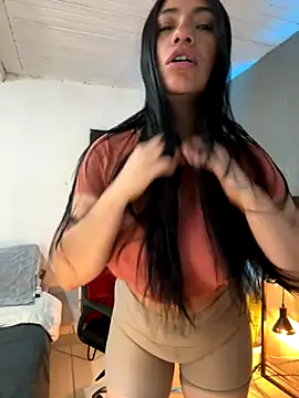 Snapshot of emmily_d chatting on November 2025 07:04:01 PM emmily d online show from November 2025 07:04:01 PM