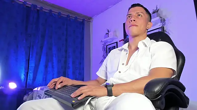 ThomsEvery  online show from December 2025 11:10:01 PM